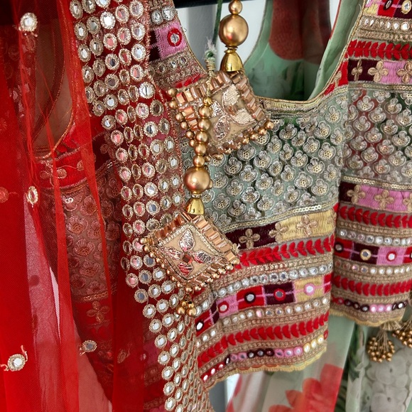 New - Beautiful three piece  green Floral Embroidered Lehenga Choli. - Picture 8 of 9